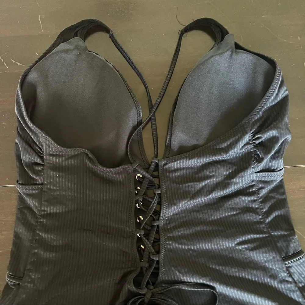 YMI black 3X one piece swimsuit adjustable straps removable pads. Lace up bust